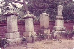 石崎家　先祖の墓地2