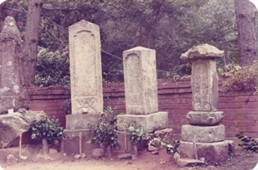 石崎家　先祖の墓地3