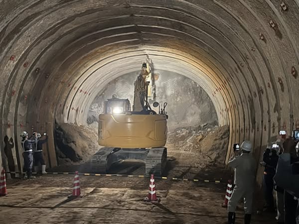 Awasango tunnel penetrated